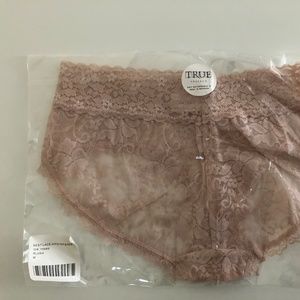 TRUE & Co BEST LACE HIPSTER EVER